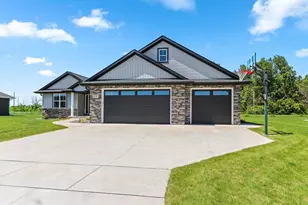 2174 Potter Dr, De Pere, WI 54115 - Photo 2