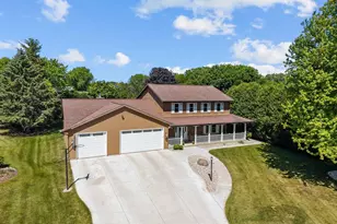 1245 Weatherwood Dr, Neenah, WI 54956 - Photo 72