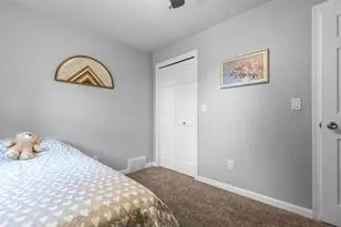 1245 Weatherwood Dr, Neenah, WI 54956 - Photo 38