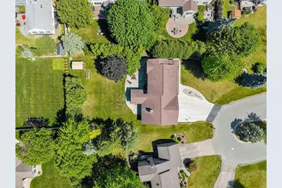 1245 Weatherwood Drive, Neenah, WI 54956 - Photo 70