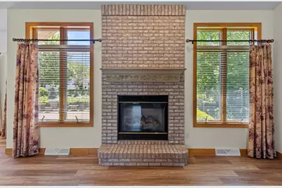 W5875 Sweet Clover Drive, Appleton, WI 54915 - Photo 6