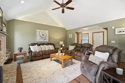 1735 Orange Blossom Drive, Green Bay, WI 54313 - Photo 4