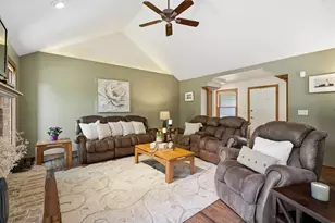 1735 Orange Blossom Dr, Green Bay, WI 54313 - Photo 4