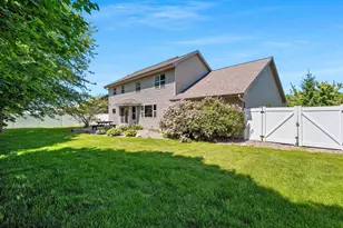 3437 Sandgate Castle Dr, Green Bay, WI 54313 - Photo 2