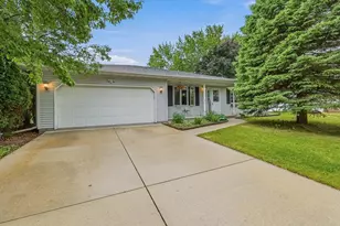 836 Meadowbrook Ln, Fond du Lac, WI 54935 - Photo 1