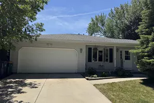836 Meadowbrook Ln, Fond du Lac, WI 54935 - Photo 1