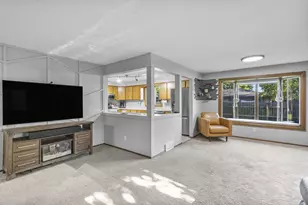 1731 Oakridge Ct, Menasha, WI 54952 - Photo 12