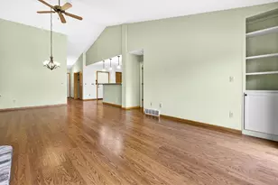 238 Lake Pointe Dr, Oshkosh, WI 54904 - Photo 14