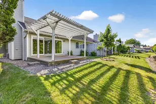 238 Lake Pointe Dr, Oshkosh, WI 54904 - Photo 4