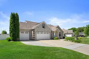 3336 Star Creek Ct, Green Bay, WI 54311 - Photo 2