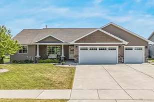 1941 Bear Paw Trail, Kaukauna, WI 54130 - Photo 2