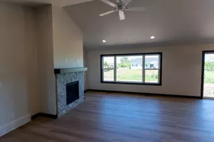 W5896 Edgewood Dr, Menasha, WI 54952 - Photo 4