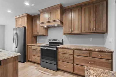2731 Crestwood Springs Court, Green Bay, WI 54304 - Photo 4