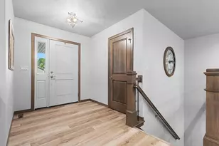 2731 Crestwood Springs Ct, Green Bay, WI 54304 - Photo 10