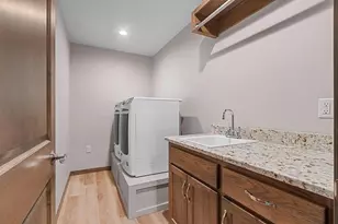 2731 Crestwood Springs Ct, Green Bay, WI 54304 - Photo 20