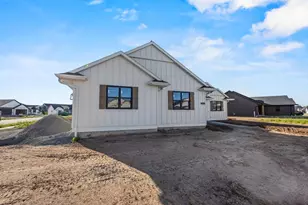 1387 Crossroads Dr, Hobart, WI 54114 - Photo 4