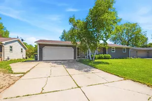 2430 Heather Rd, Green Bay, WI 54311 - Photo 2