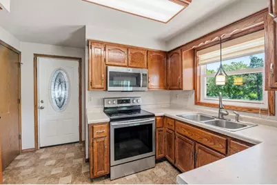 2430 Heather Road, Green Bay, WI 54311 - Photo 8