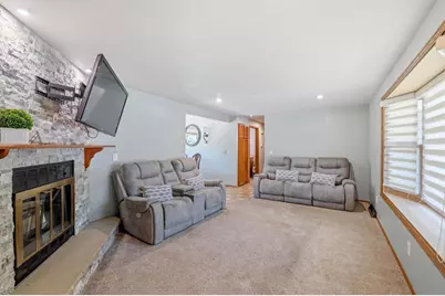 2430 Heather Road, Green Bay, WI 54311 - Photo 4