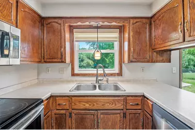 2430 Heather Road, Green Bay, WI 54311 - Photo 10