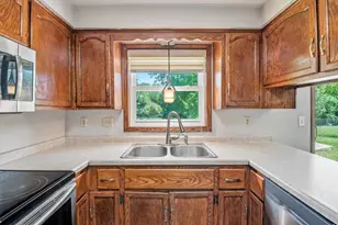 2430 Heather Rd, Green Bay, WI 54311 - Photo 10