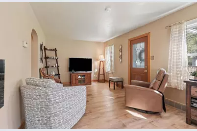 323 E Mission Road, Green Bay, WI 54301 - Photo 16