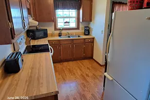 1121 Calder St, Menasha, WI 54952 - Photo 4