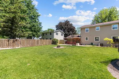 1147 Green Acres Lane, Neenah, WI 54956 - Photo 10