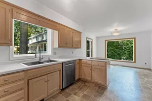 2595 Edgewood Ln, Green Bay, WI 54302 - Photo 6