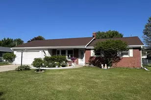 2276 Shady Ln, Green Bay, WI 54313 - Photo 2