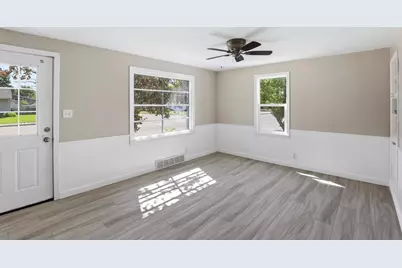 1831 S Oneida Street, Appleton, WI 54915 - Photo 2
