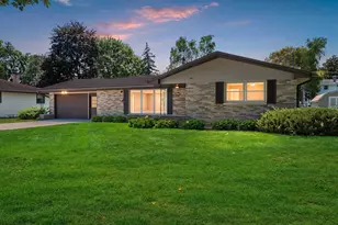 917 Myrtle Ln, Green Bay, WI 54304 - Photo 1
