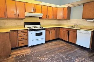 802 Ceape Ave, Oshkosh, WI 54901 - Photo 4