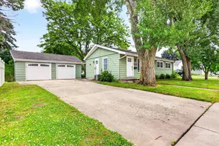 1910 Georgia St, Oshkosh, WI 54902 - Photo 2