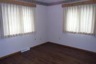 305 Riverview Dr, Marion, WI 54950 - Photo 6