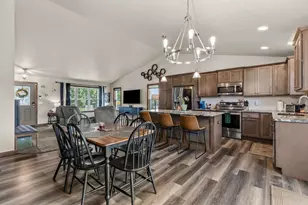 607 W 5th St, Shawano, WI 54166 - Photo 4