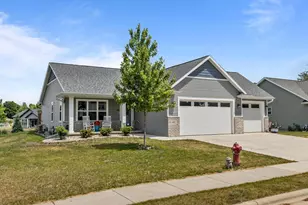 607 W 5th St, Shawano, WI 54166 - Photo 2