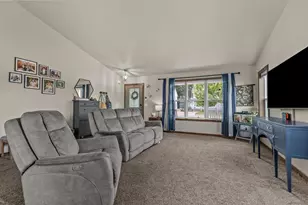 607 W 5th St, Shawano, WI 54166 - Photo 8