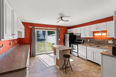 812 Kay Kourt, Neenah, WI 54952 - Photo 8