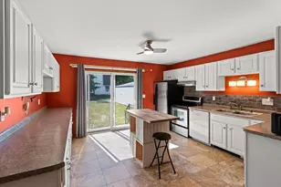 812 Kay Kourt, Neenah, WI 54952 - Photo 8