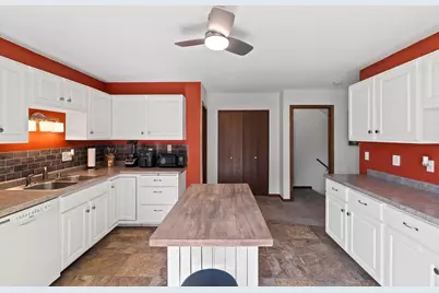 812 Kay Kourt, Neenah, WI 54952 - Photo 10
