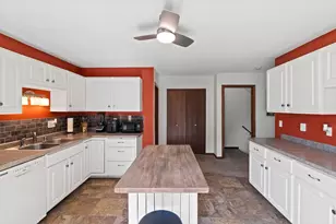 812 Kay Kourt, Neenah, WI 54952 - Photo 10