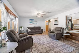 824 W Cecil St, Neenah, WI 54956 - Photo 2