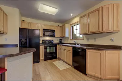 2420 Noel Court, Oshkosh, WI 54904 - Photo 8