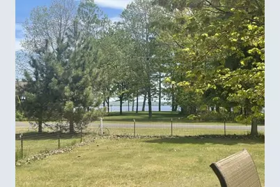 2601 W 2nd Avenue, Gladstone, MI 49837 - Photo 2