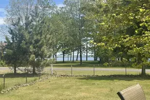 2601 W 2nd Ave, Gladstone, MI 49837 - Photo 2