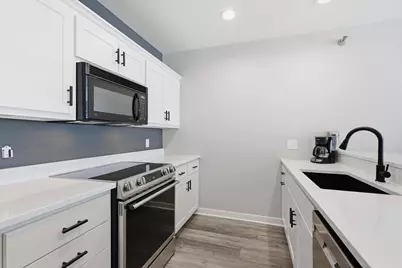 107 N 1st Avenue #Unit 231/233, Sturgeon Bay, WI 54235 - Photo 2