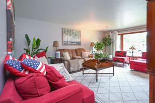 1738 Debra Ln, Green Bay, WI 54302 - Photo 6