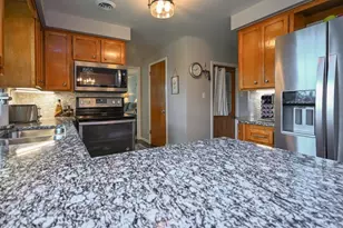 1738 Debra Ln, Green Bay, WI 54302 - Photo 12