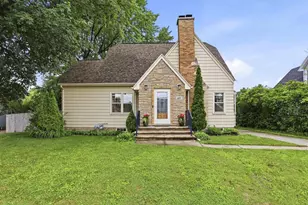 821 S Weimar St, Appleton, WI 54915 - Photo 2